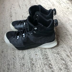 Deckers Lab Hightop Sneaker